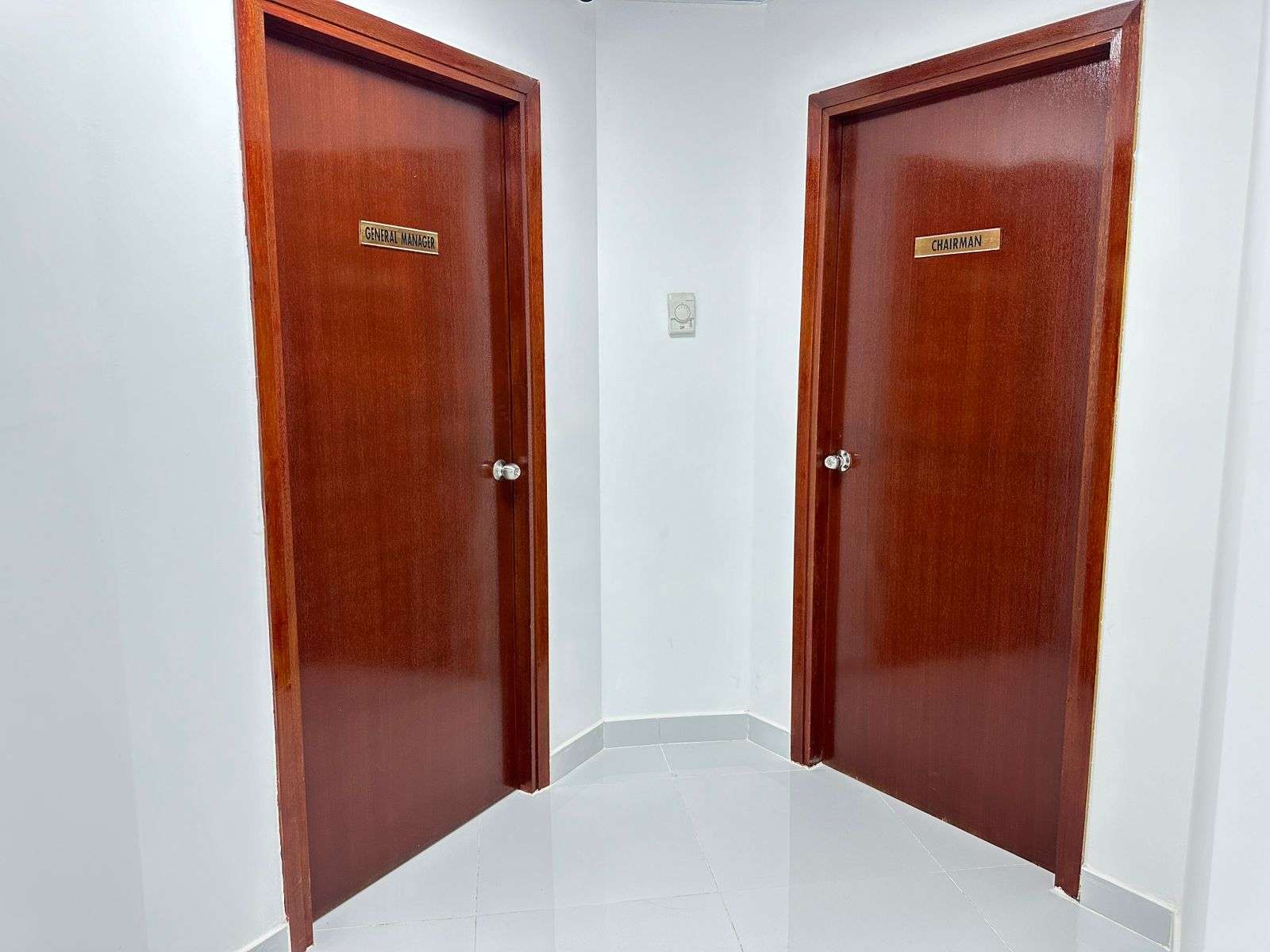 UAE4-office